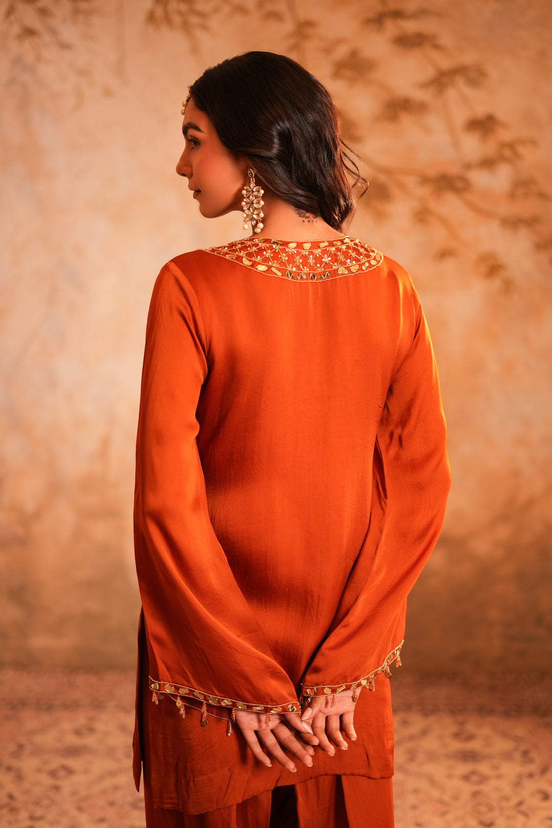 Avni Suit