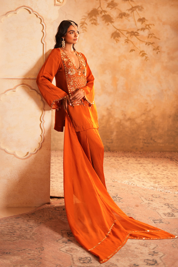 Avni Suit